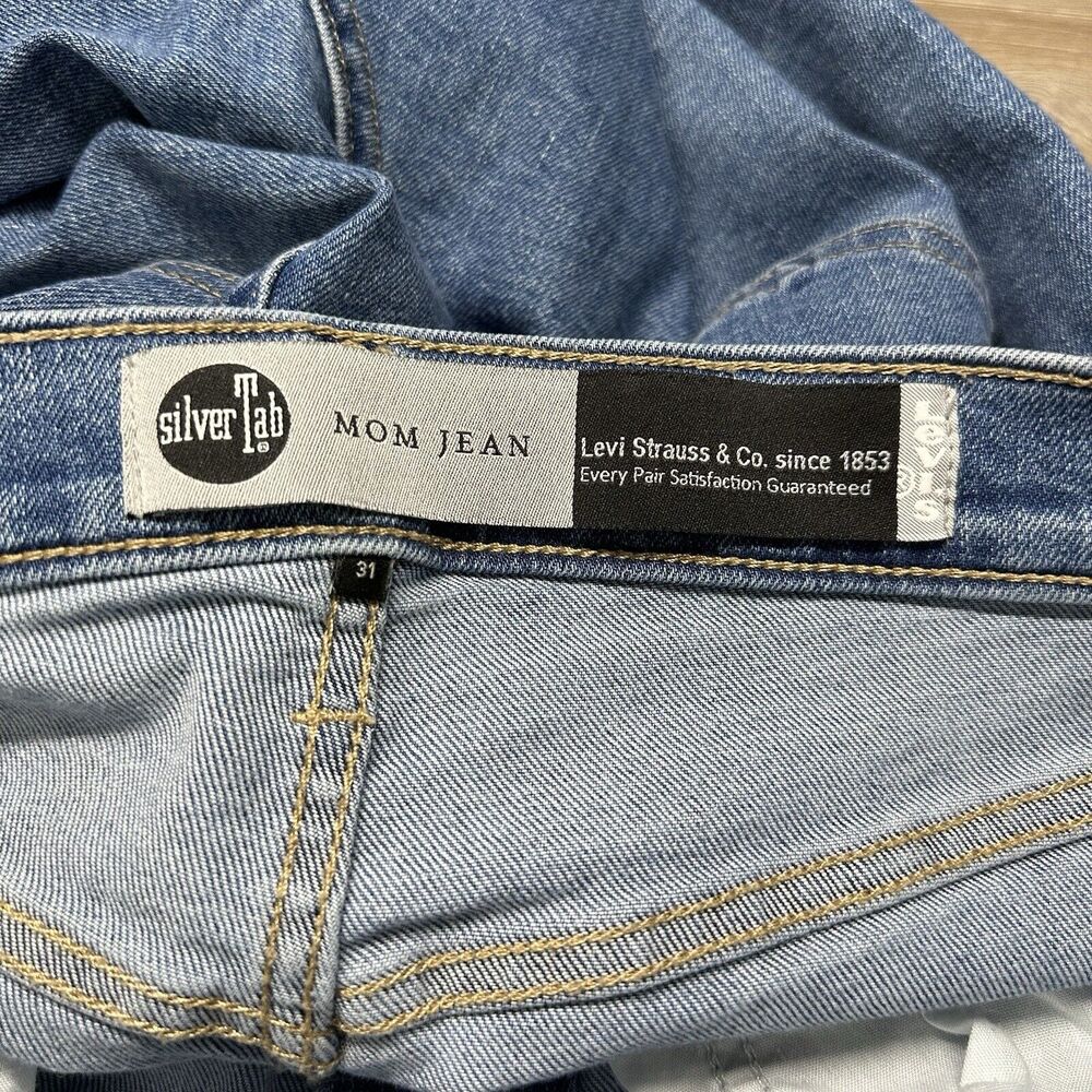 2022 Levis Mom Jeans Silver Tab‎ Stone Wash Distressed Denim Women’s 31x25 Rock - Picture 3 of 9